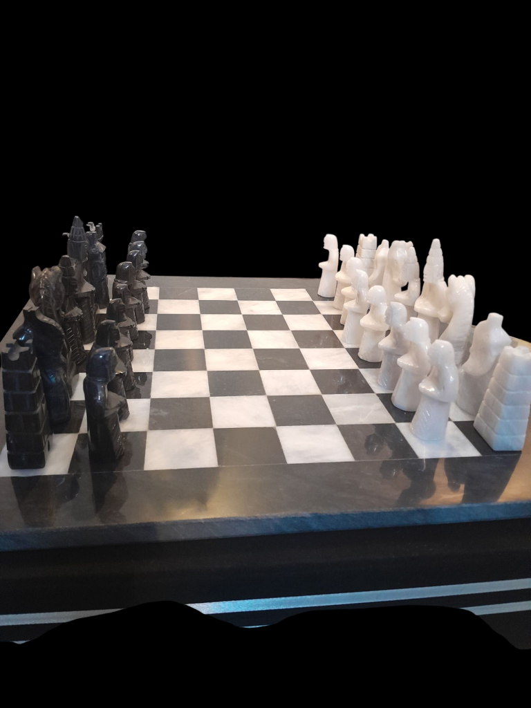 Chess Set Fancy Chessmen Black& White